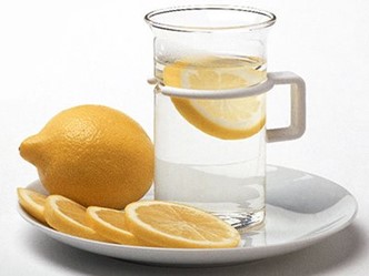 Vorteile von Wasser mit Zitrone