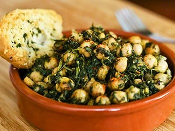 Spinat mit Kichererbsen: Ein köstliches und gesundes Gericht